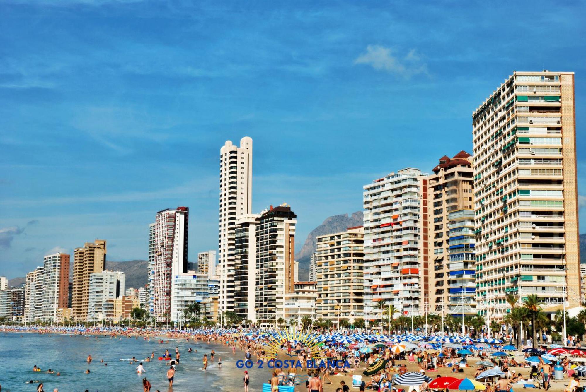 Suite On The Beach بينايدورم المظهر الخارجي الصورة
